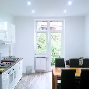 Apartment Avi Goodhouse 